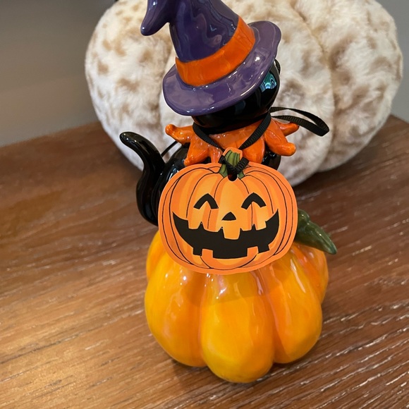 BLUE SKY CLAYWORKS HALLOWEEN 2023 BLACK CAT PERCHED ON PUMPKIN - Picture 4 of 7
